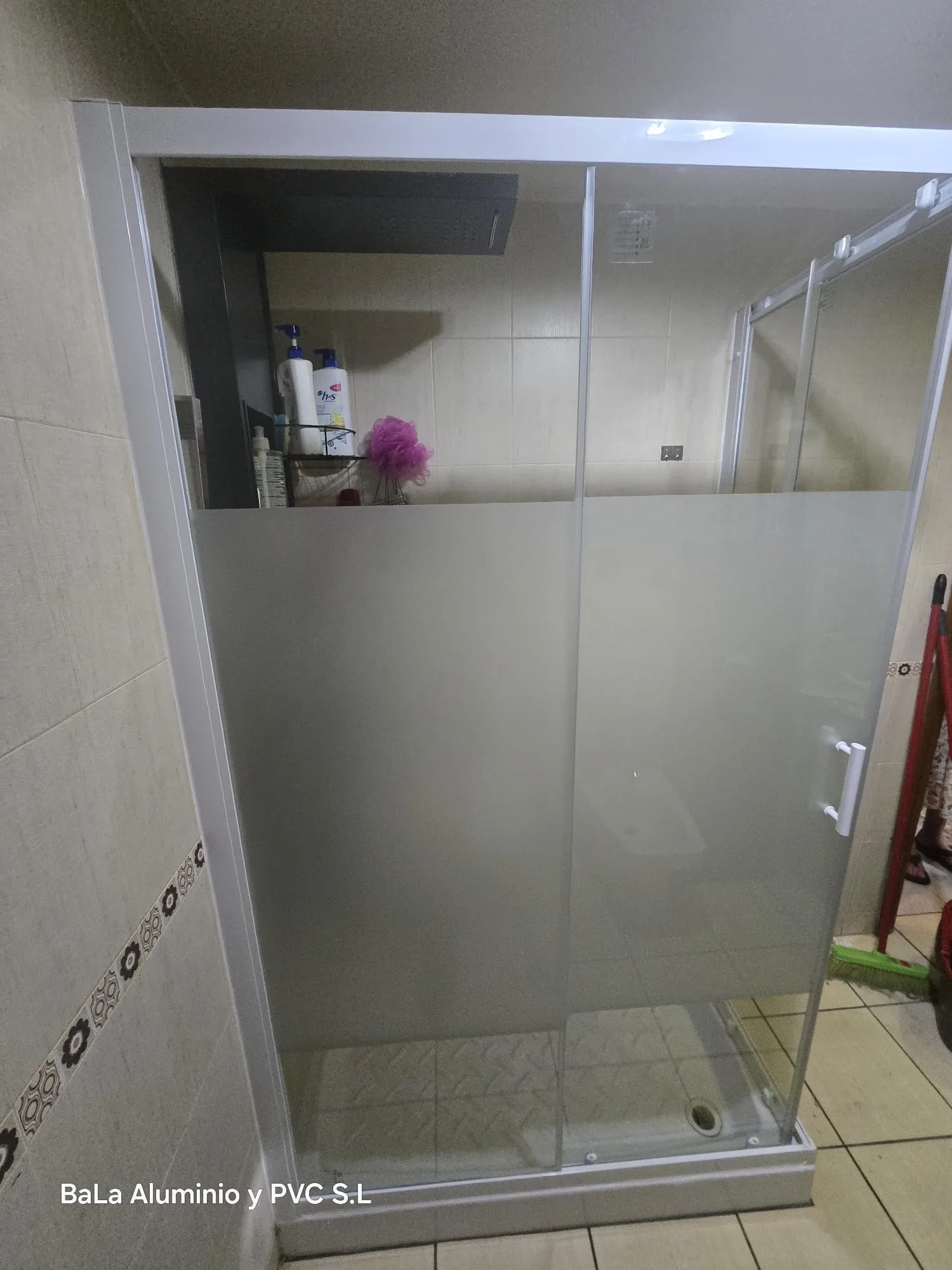Instalación de mampara de baño y cerramiento de cristal - map 2